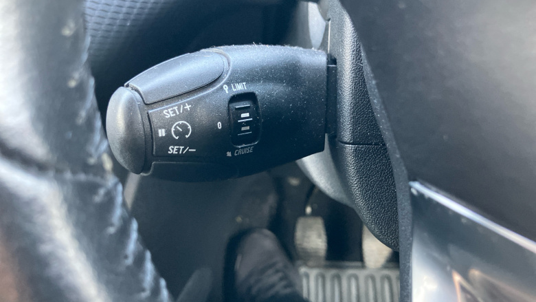 Peugeot 208 1.2 PureTech 82 Black Edition 3dr Petrol Hatchback